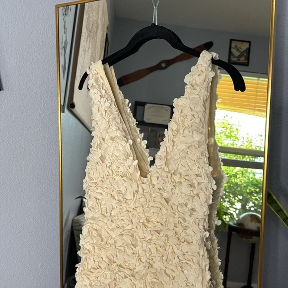 HOUSE OF CB 'Carena' Creme Plunge Floral Appliqué Maxi Dress NWT - Picture 9 of 13